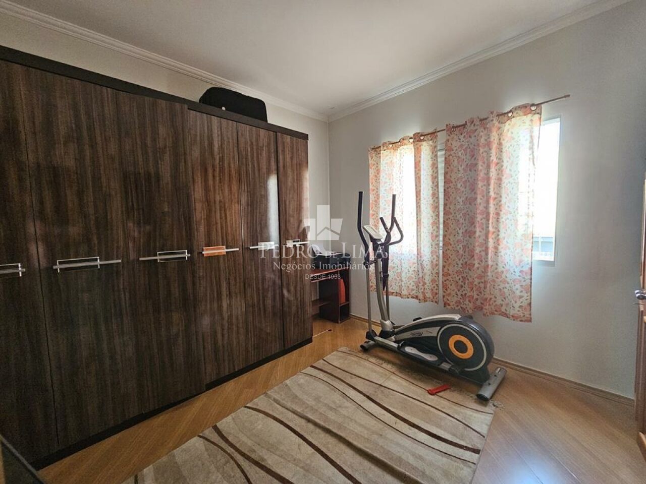 Sobrado frontal com 4 dormitórios, 1 suíte, 5 vagas, 224 m² na Vila Costa Melo - Ponte Rasa