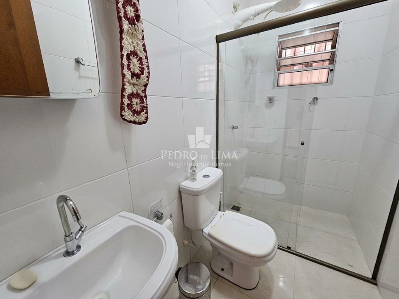 Sobrado frontal com 4 dormitórios, 1 suíte, 5 vagas, 224 m² na Vila Costa Melo - Ponte Rasa