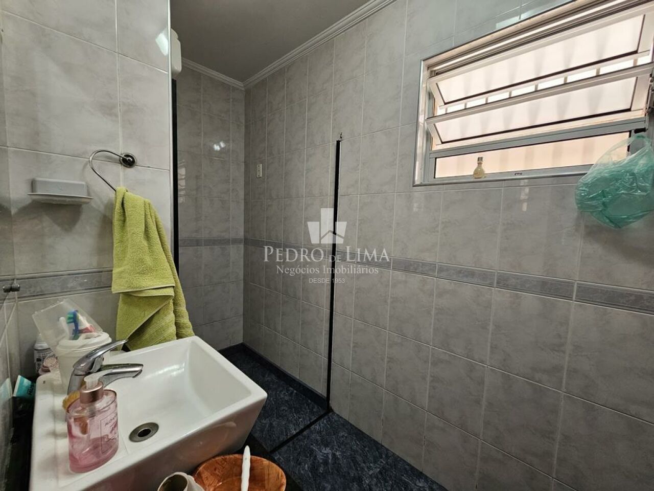 Sobrado frontal com 4 dormitórios, 1 suíte, 5 vagas, 224 m² na Vila Costa Melo - Ponte Rasa