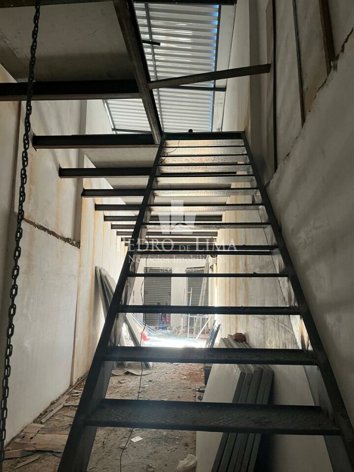 Sala comercial  de Esquina com 200 m²  e mezanino no Brás
