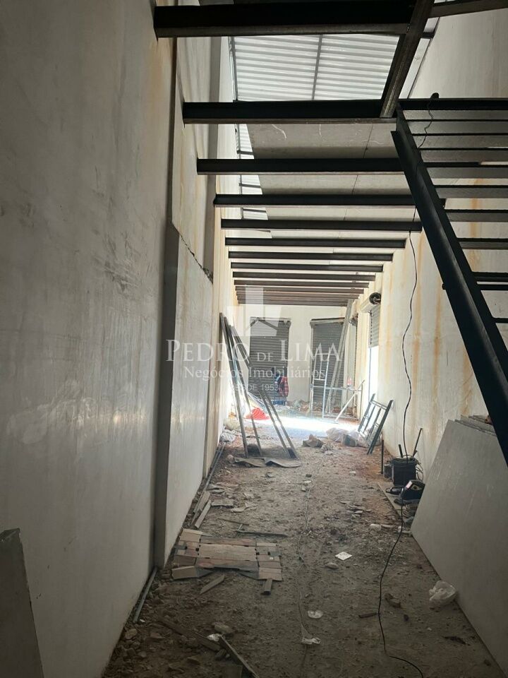 Sala comercial  de Esquina com 200 m²  e mezanino no Brás