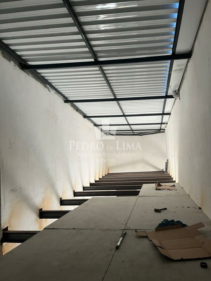Sala comercial  de Esquina com 200 m²  e mezanino no Brás