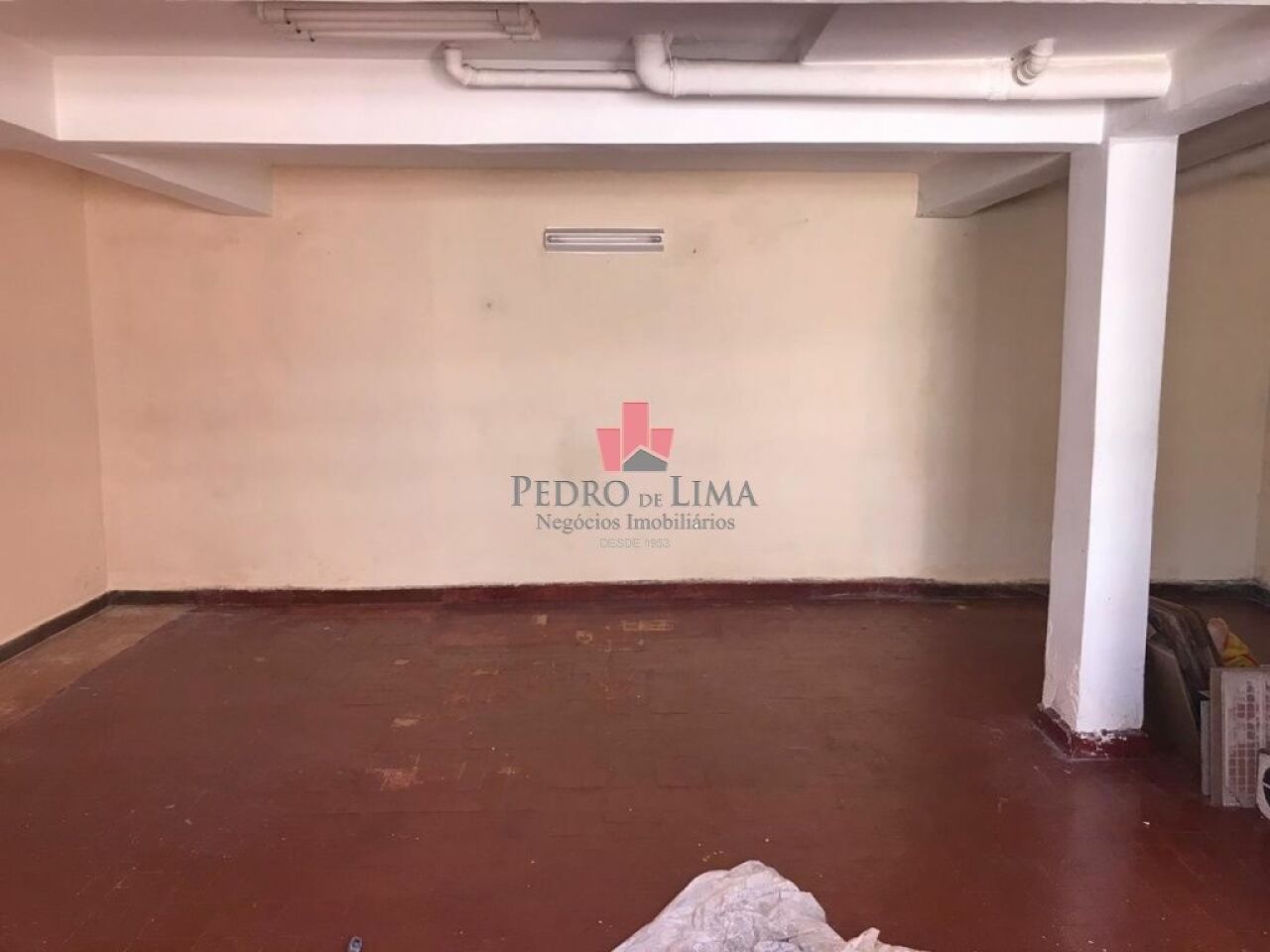 Casa térrea com 2 dormitórios e 3 vagas na Ponte Rasa.