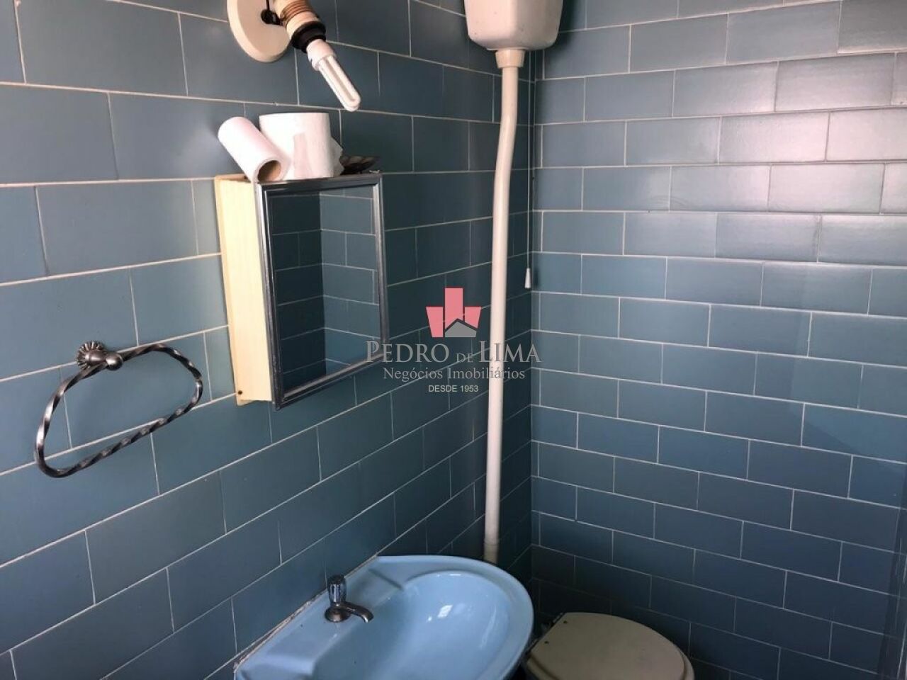 Casa térrea com 2 dormitórios e 3 vagas na Ponte Rasa.