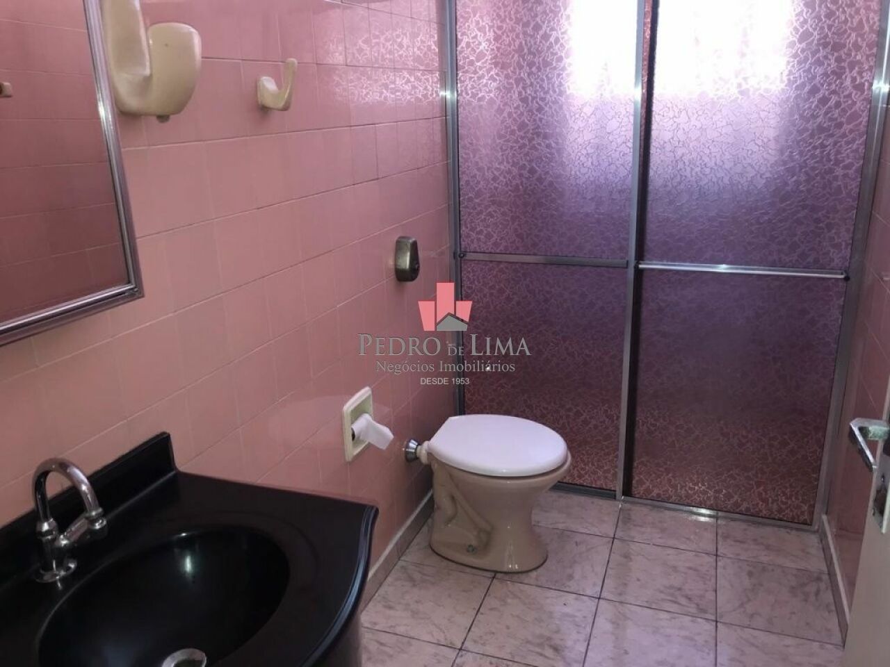 Casa térrea com 2 dormitórios e 3 vagas na Ponte Rasa.