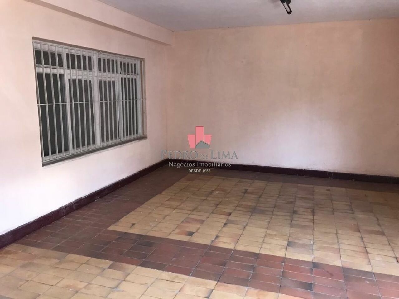 Casa térrea com 2 dormitórios e 3 vagas na Ponte Rasa.