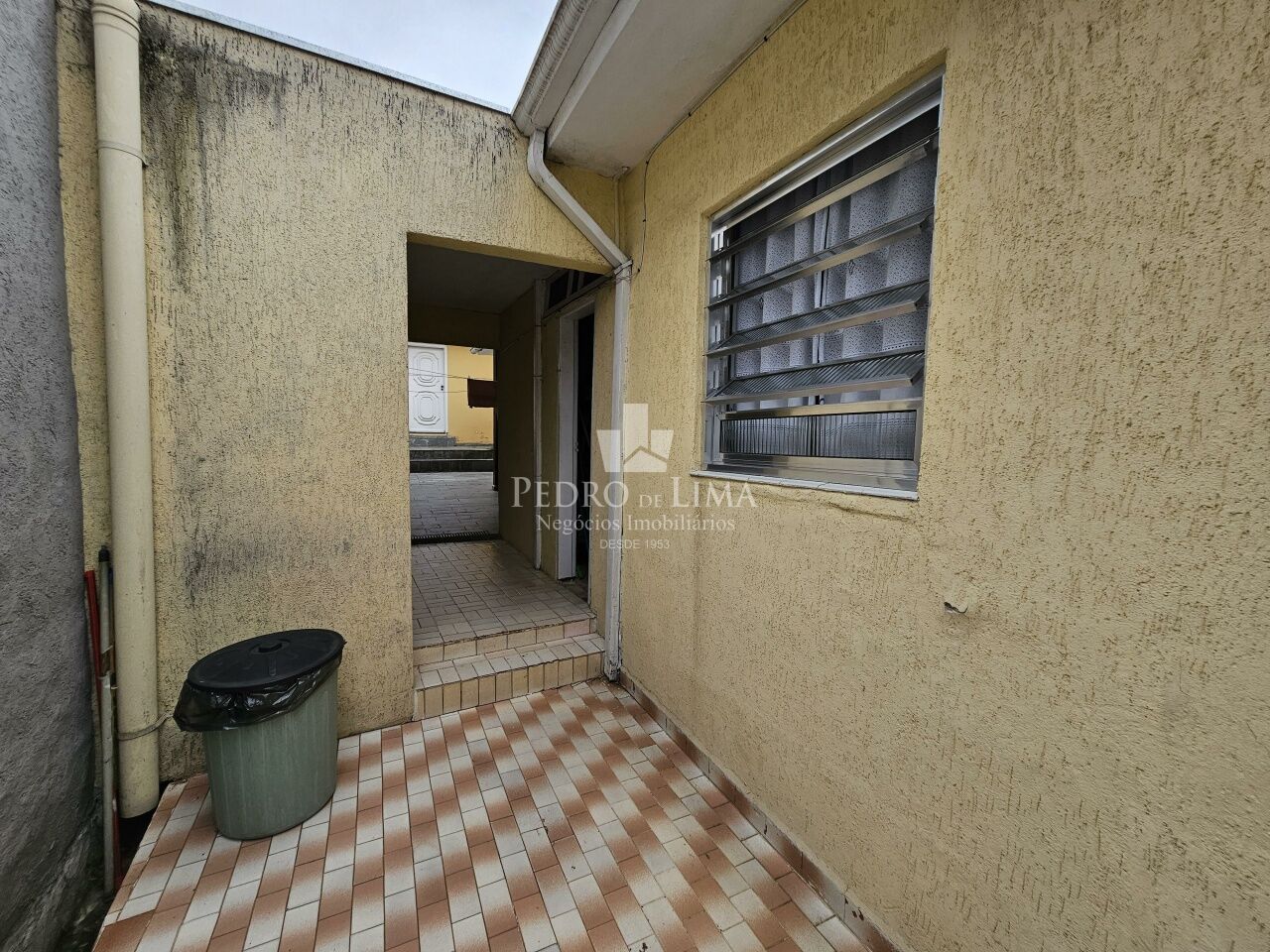 Casa térrea com 190 m² na região Penha.