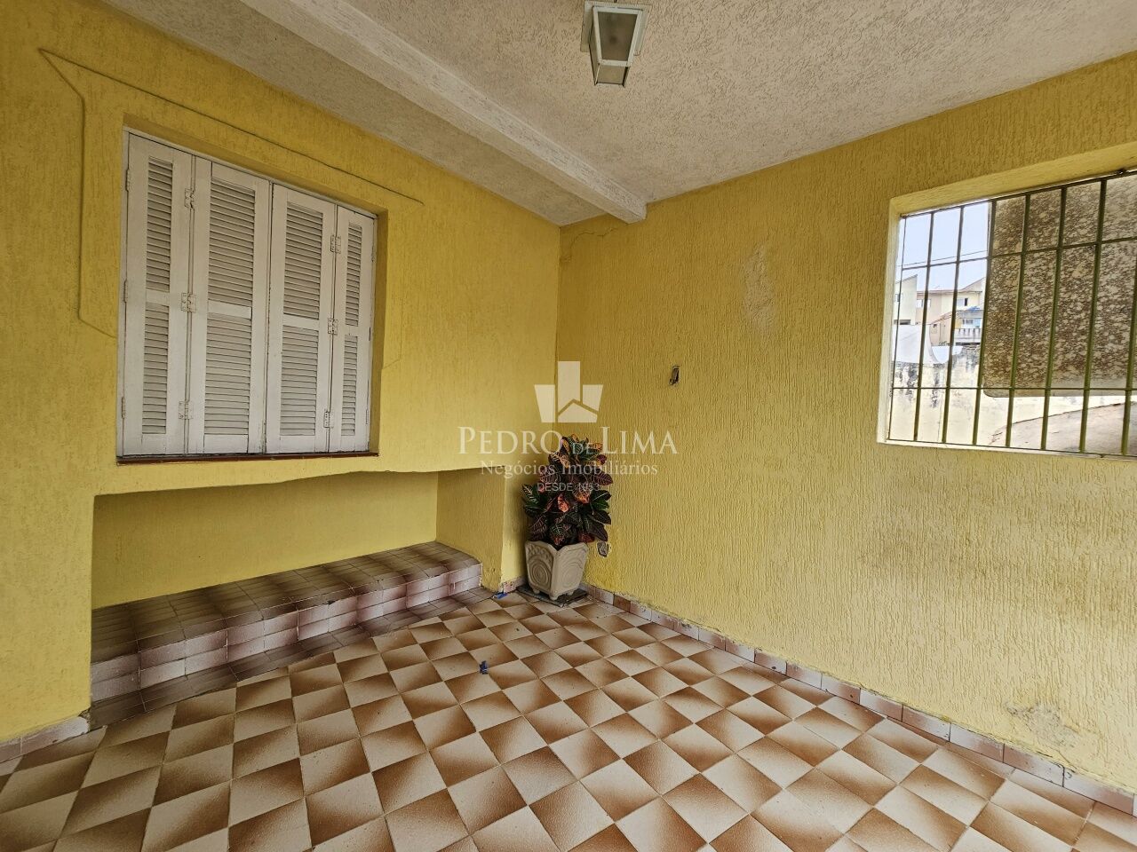 Casa térrea com 190 m² na região Penha.