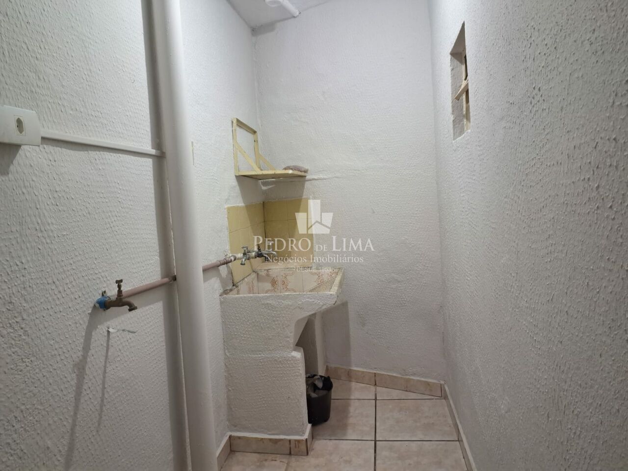 Casa térrea para venda conta com 3 quartos sendo duas suítes, duas vagas de garagem na Ponte Rasa 