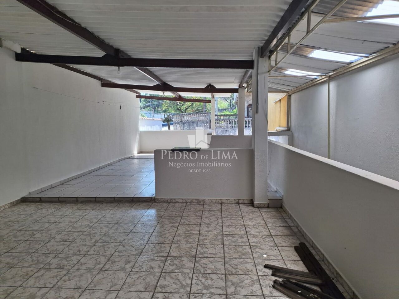 Casa térrea para venda conta com 3 quartos sendo duas suítes, duas vagas de garagem na Ponte Rasa 