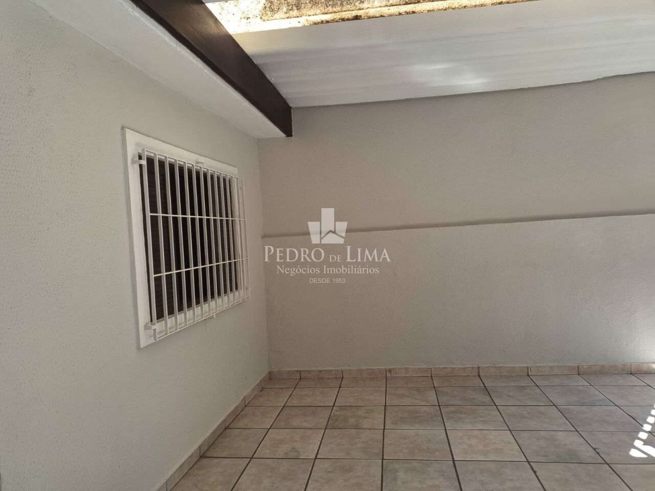 Casa térrea para venda conta com 3 quartos sendo duas suítes, duas vagas de garagem na Ponte Rasa 