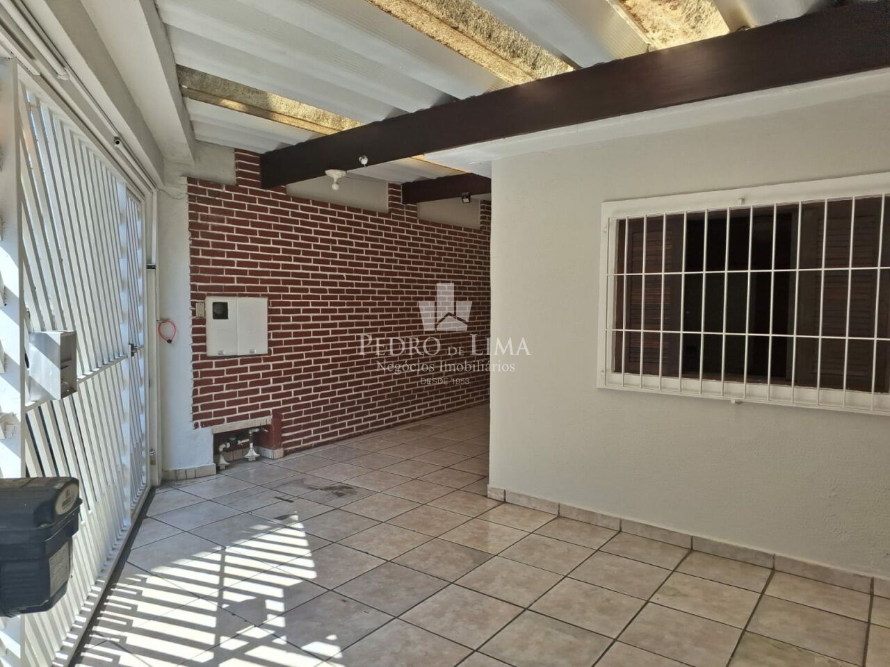 Casa térrea para venda conta com 3 quartos sendo duas suítes, duas vagas de garagem na Ponte Rasa 