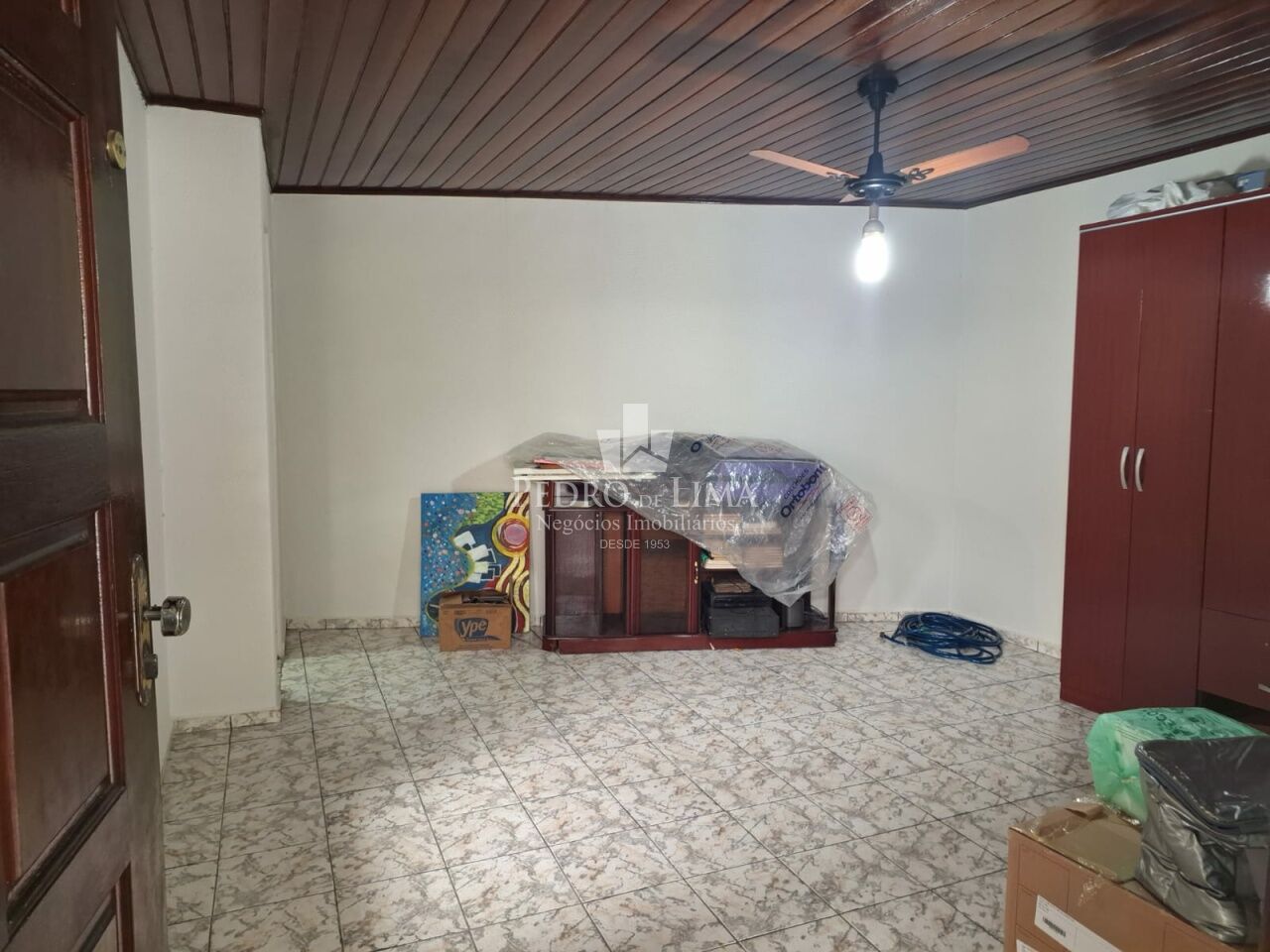 Casa térrea para venda conta com 3 quartos sendo duas suítes, duas vagas de garagem na Ponte Rasa 