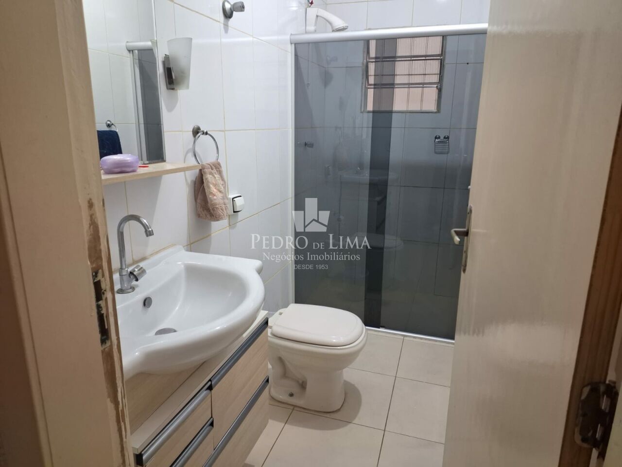 Casa térrea para venda conta com 3 quartos sendo duas suítes, duas vagas de garagem na Ponte Rasa 