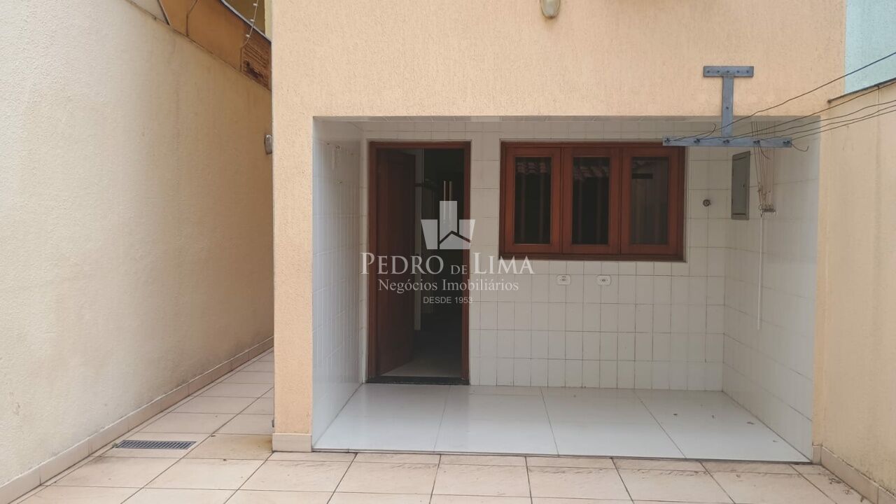 Sobrado com piscina na Vila Jacui