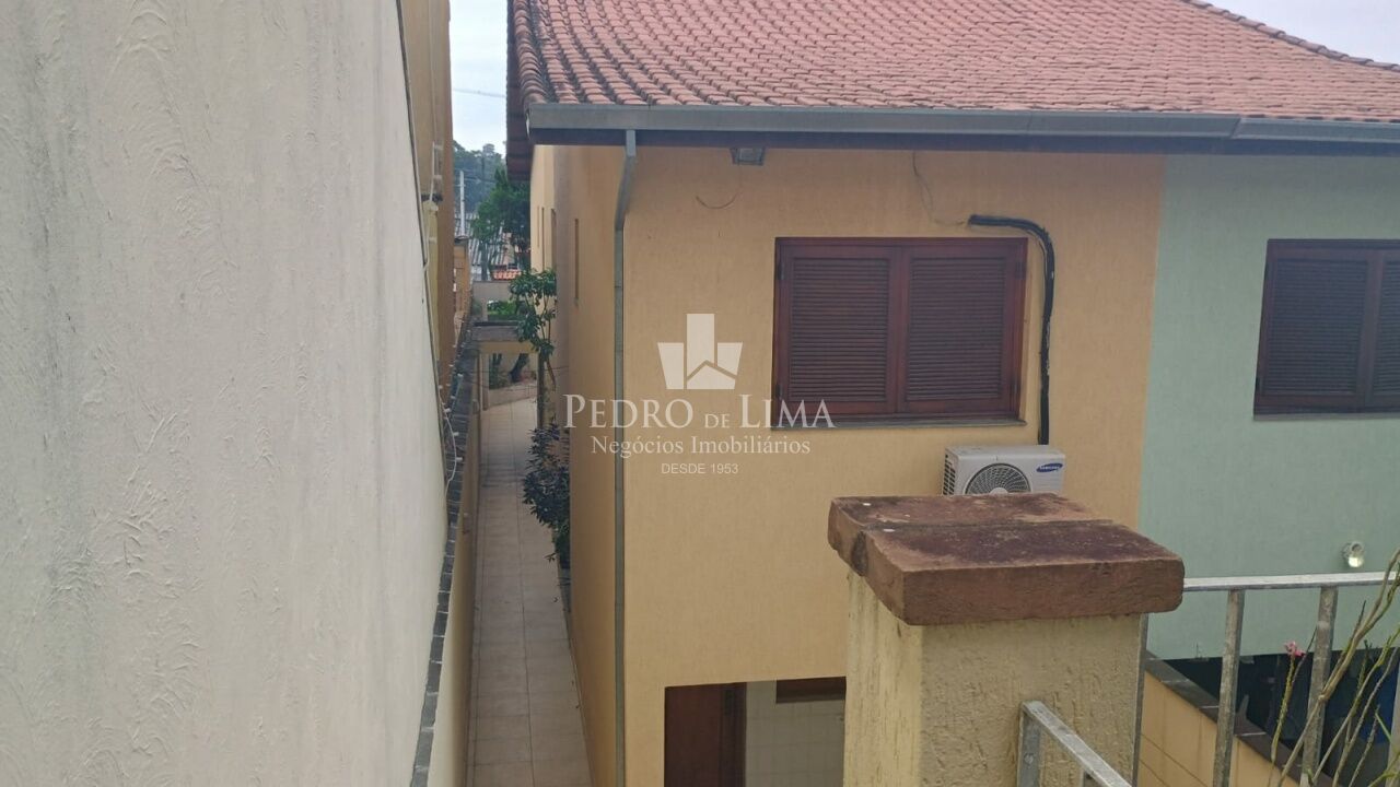 Sobrado com piscina na Vila Jacui