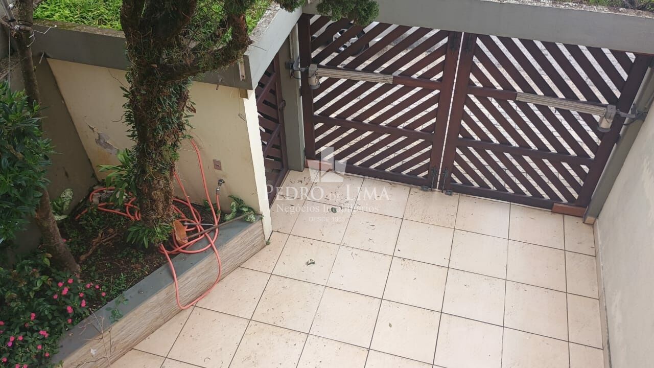 Sobrado com piscina na Vila Jacui