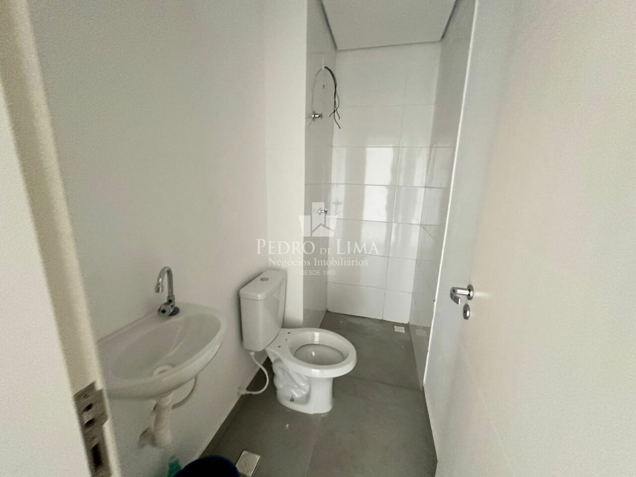 Apartamento 2 dormitórios, sacada e 1 vaga de garagem na Ponte Rasa