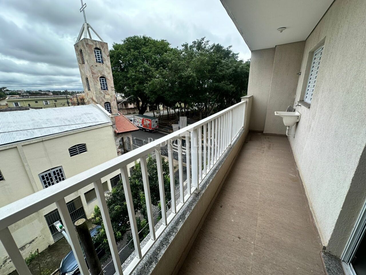 Apartamento 2 dormitórios, sacada e 1 vaga de garagem na Ponte Rasa