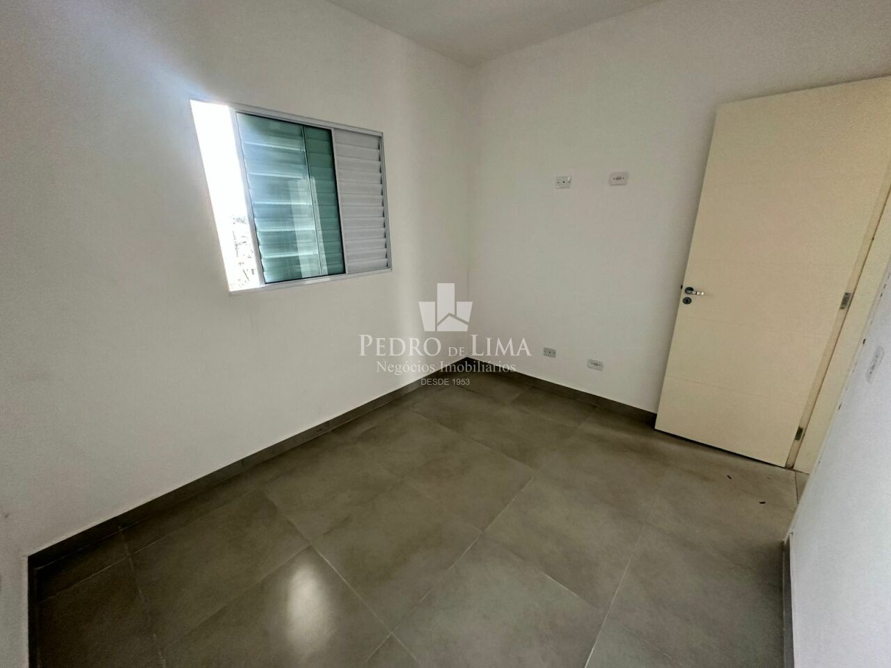 imagem do imovel Apartamento 2 dormitórios, sacada e 1 vaga de garagem na Ponte Rasa ref: PE42196