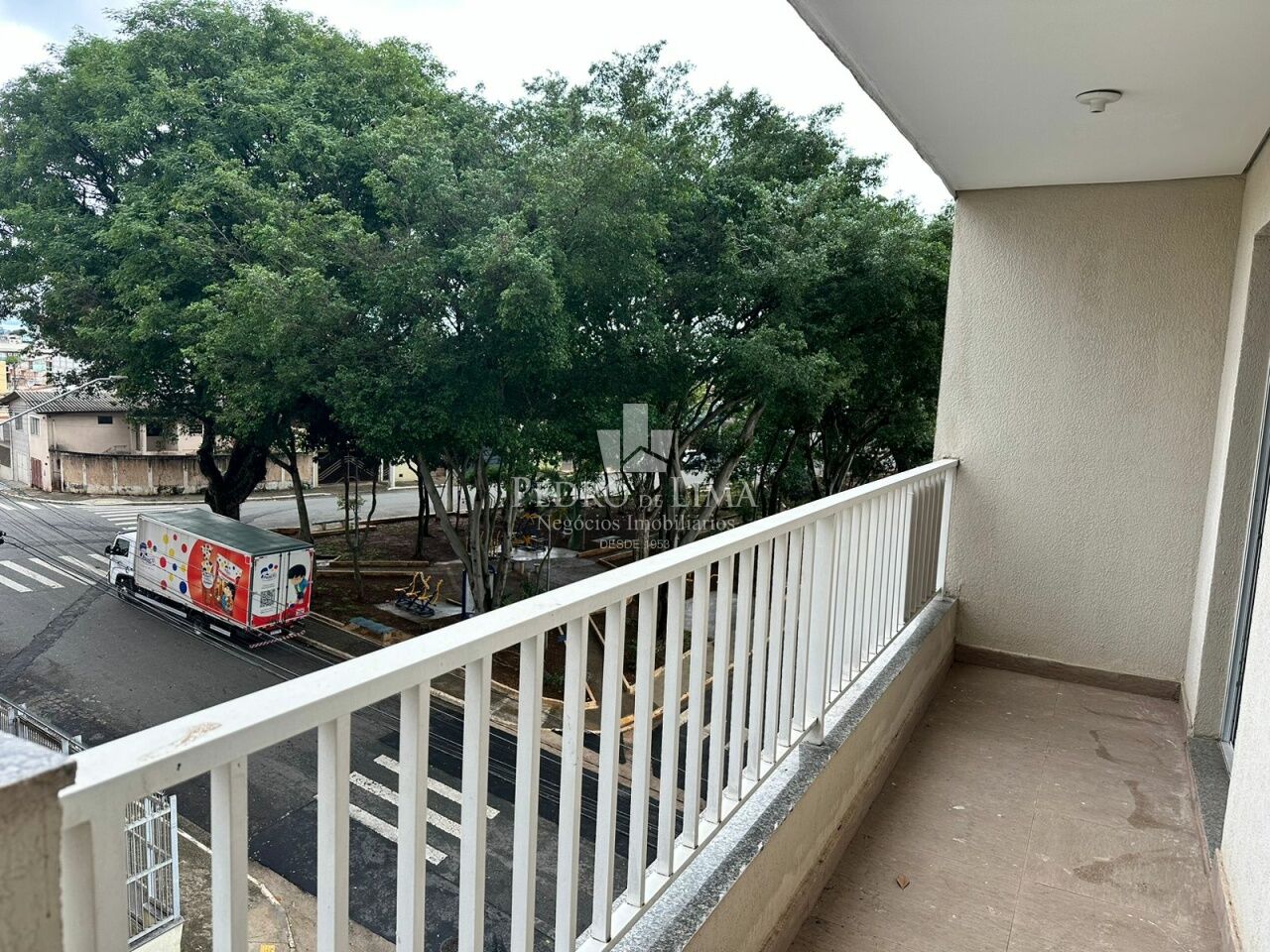 Apartamento 2 dormitórios, sacada e 1 vaga de garagem na Ponte Rasa
