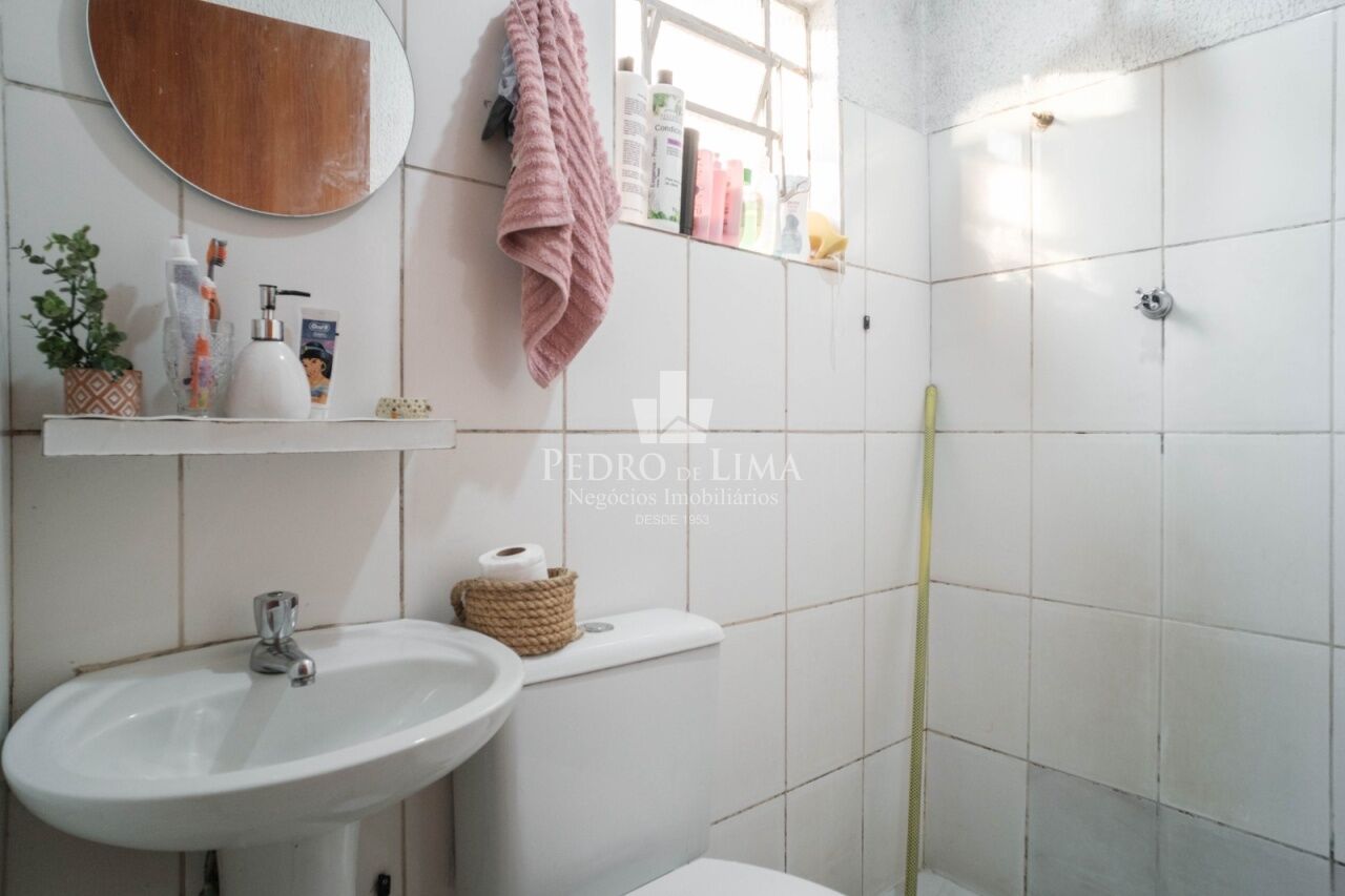 Terreno com 5 casas para renda no Engenheiro Goulart