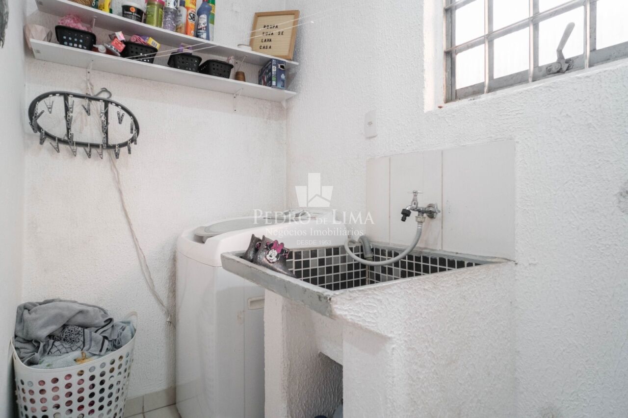 Terreno com 5 casas para renda no Engenheiro Goulart