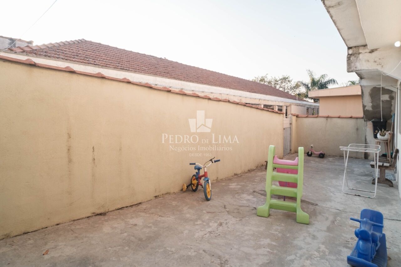 Terreno com 5 casas para renda no Engenheiro Goulart