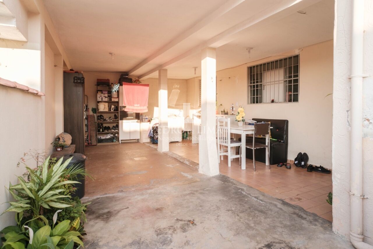 Terreno com 5 casas para renda no Engenheiro Goulart