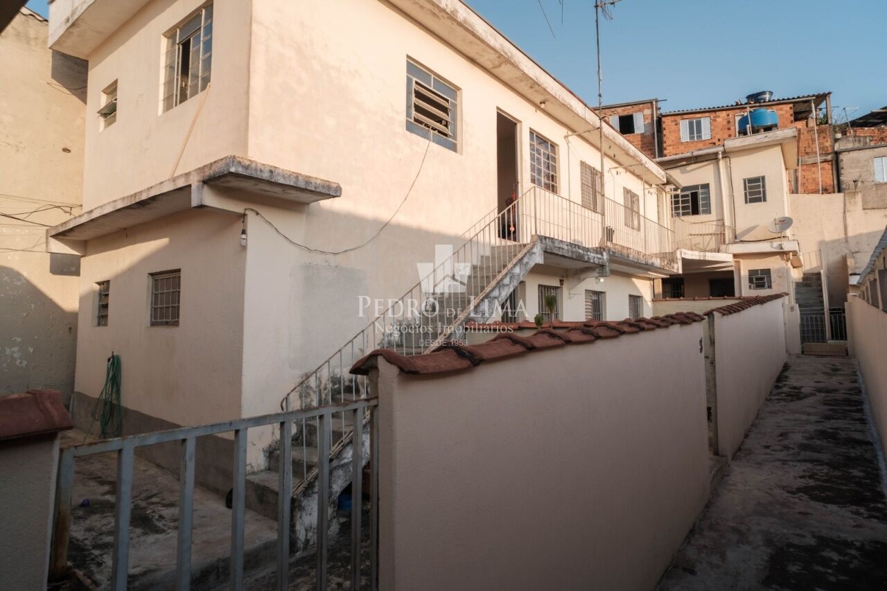 Terreno com 5 casas para renda no Engenheiro Goulart