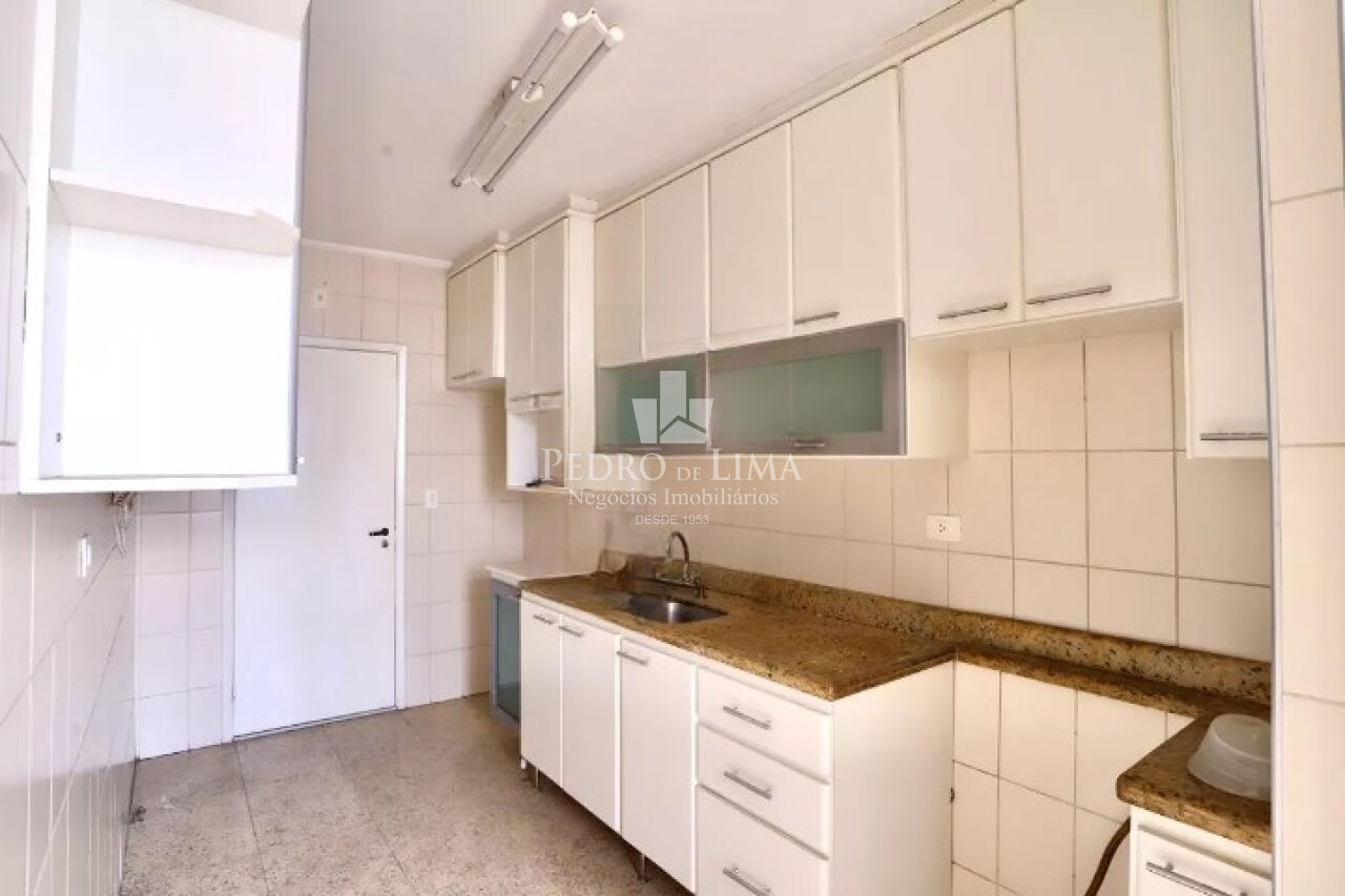 Apartamento Cobertura 4  vagas bem localizado na Água Rasa