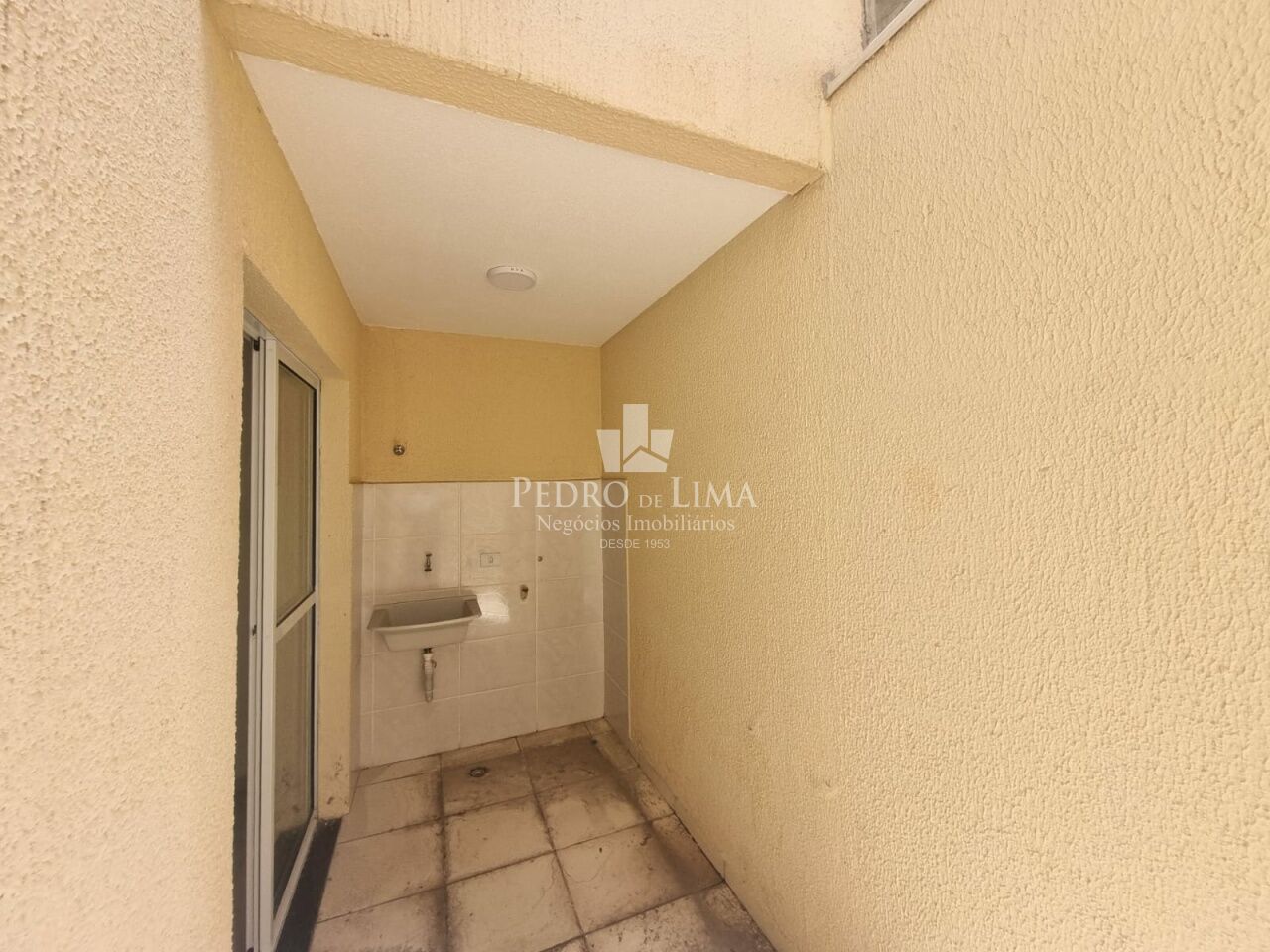 Apartamento de 1 quarto sala e cozinha integrados, banheiro e lavanderia na Penha