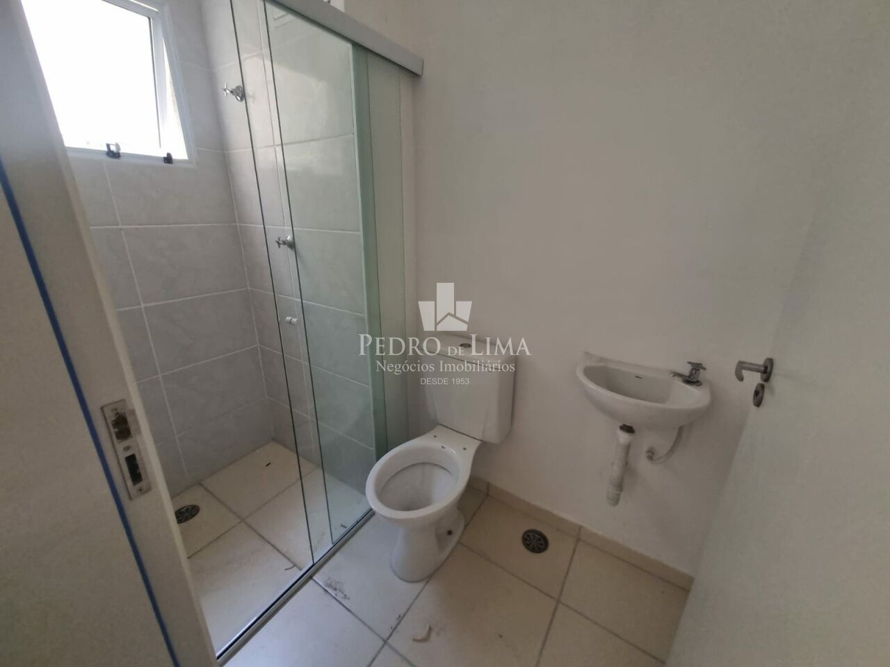 Apartamento de 1 quarto sala e cozinha integrados, banheiro e lavanderia na Penha