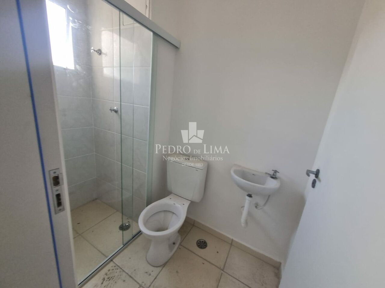 Apartamento de 1 quarto sala e cozinha integrados, banheiro e lavanderia na Penha