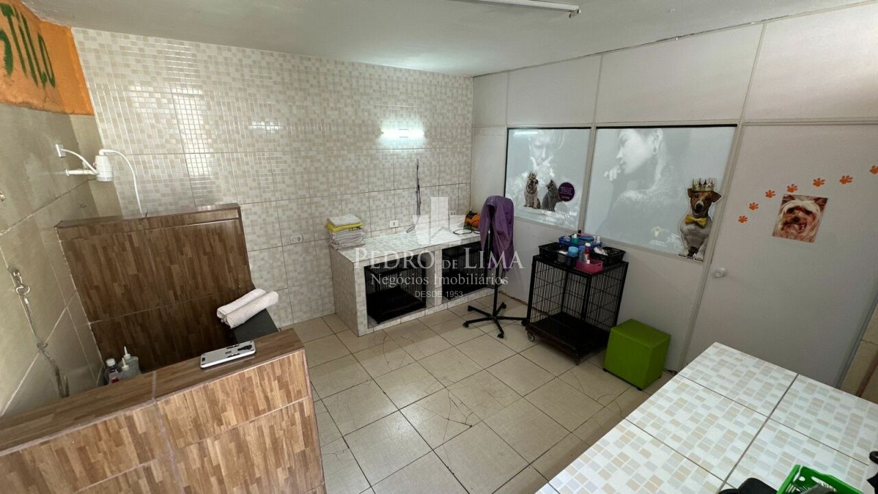 Sobrado frontal á venda/ locação, conta com 3 quartos sendo 1 suíte na Penha.