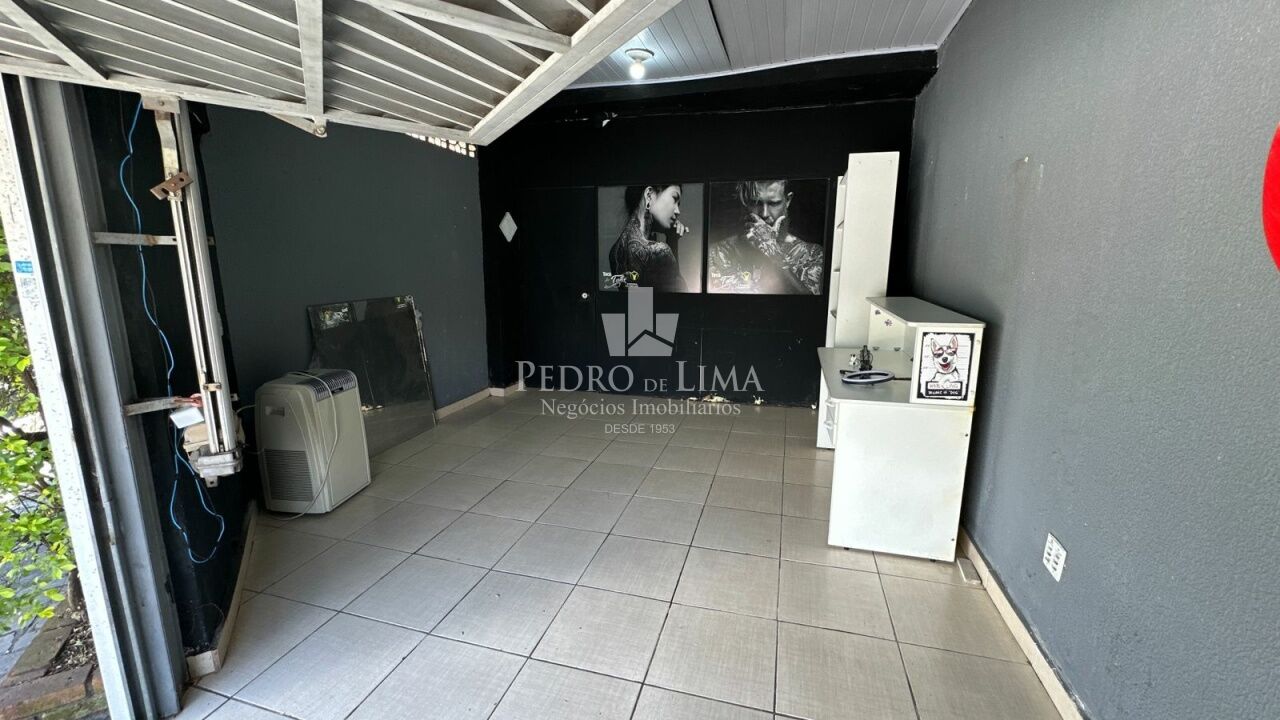 Sobrado frontal á venda/ locação, conta com 3 quartos sendo 1 suíte na Penha.