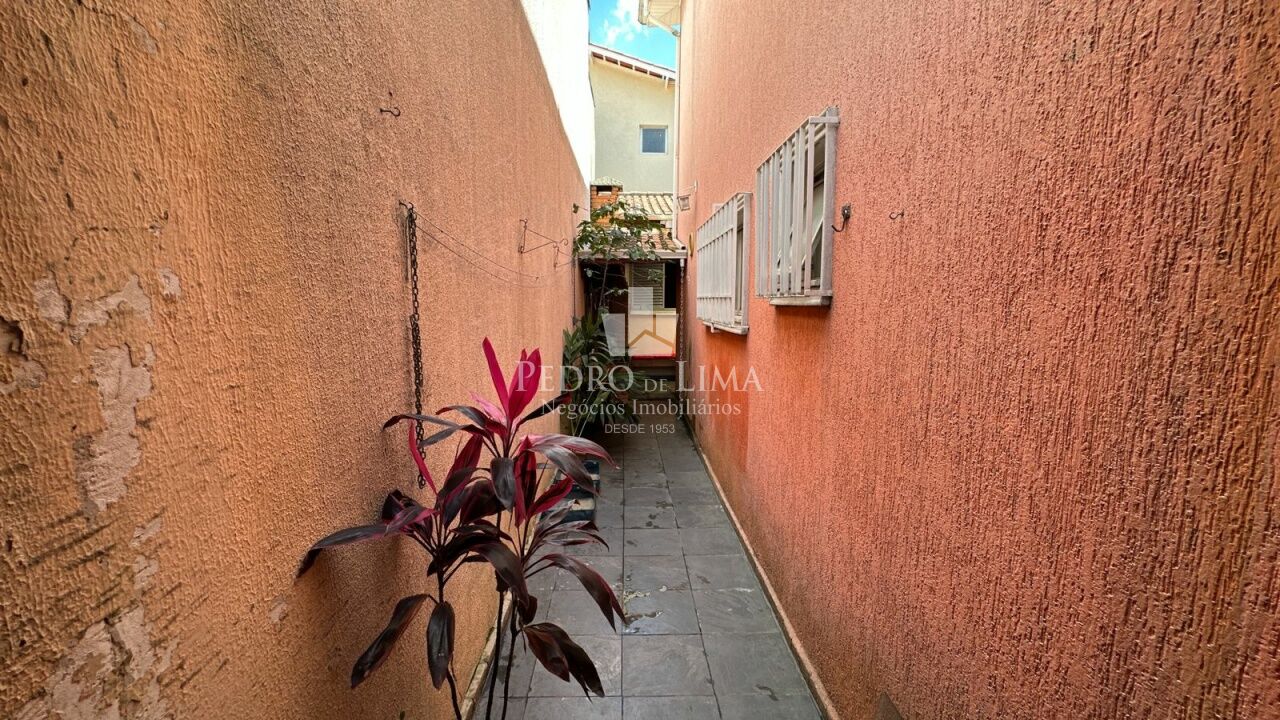 Sobrado frontal á venda/ locação, conta com 3 quartos sendo 1 suíte na Penha.