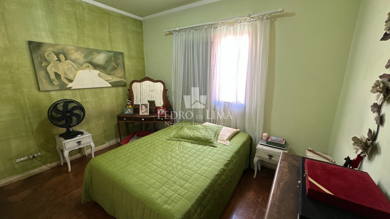 Sobrado frontal á venda/ locação, conta com 3 quartos sendo 1 suíte na Penha.