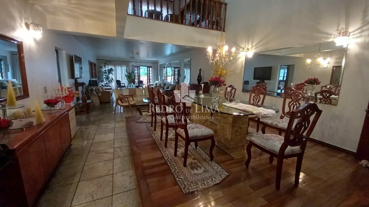 imagem do imovel Sobrado , 3 dormitórios,3 suítes, 2 salas de estar, 1 sala de jantar, cozinha, edícula.           ref: PE42336