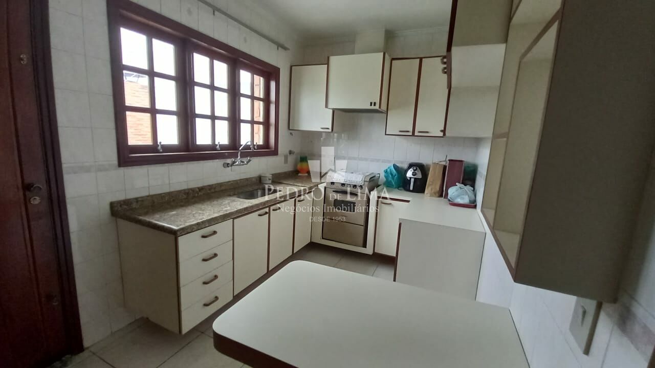 imagem do imovel Sobrado , 3 dormitórios,3 suítes, 2 salas de estar, 1 sala de jantar, cozinha, edícula.           ref: PE42336