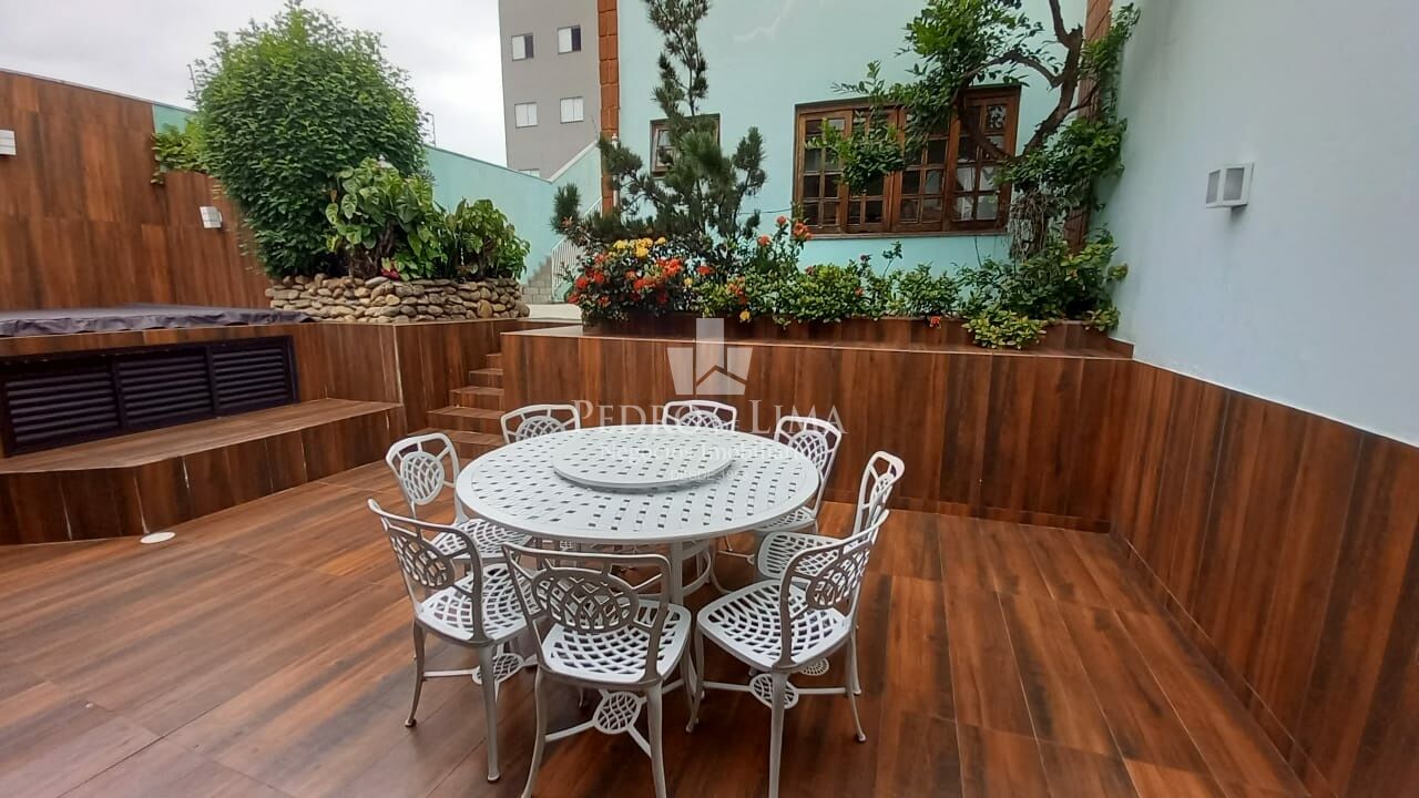 Sobrado , 3 dormitórios,3 suítes, 2 salas de estar, 1 sala de jantar, cozinha, edícula.          
