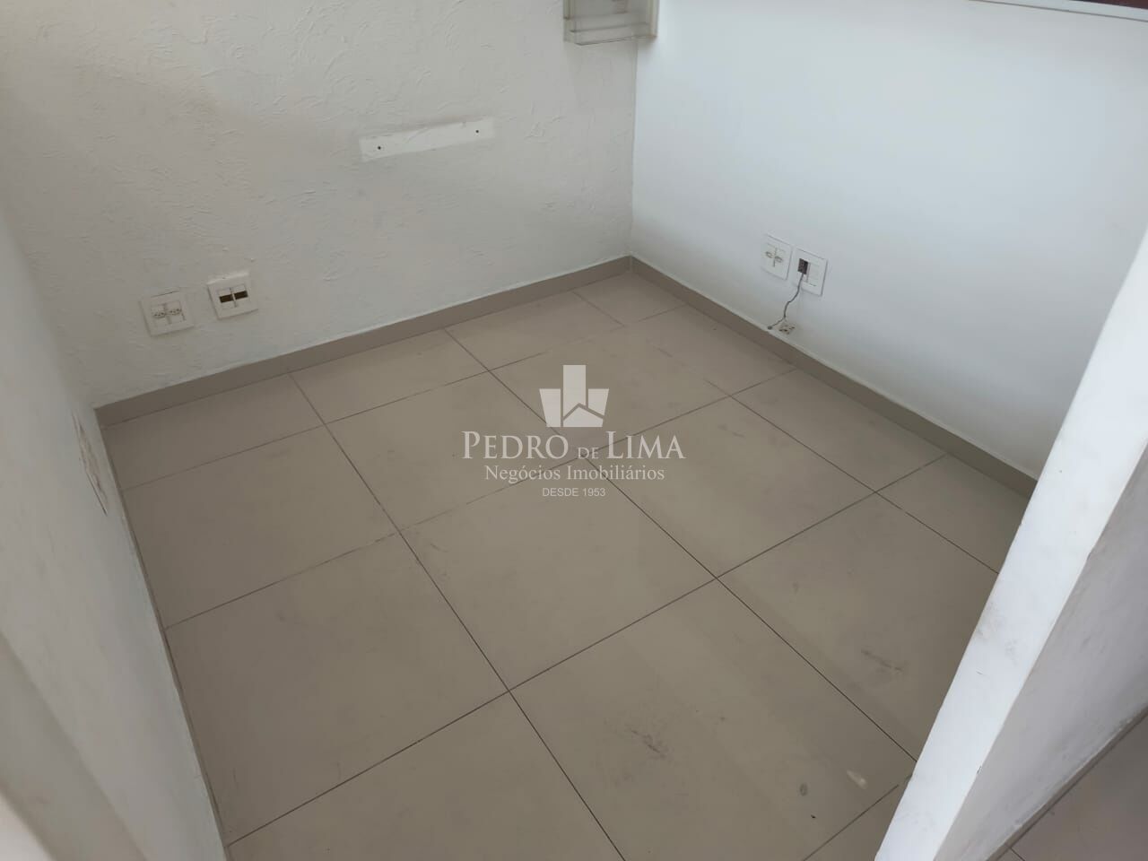 imagem do imovel Salão na Avenida Ponto Comercial na Vila São Francisco  ref: PE42356