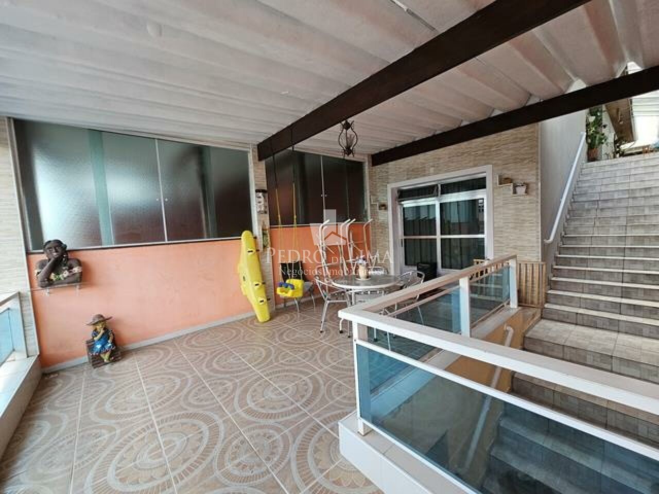 Casa assobradada no Cangaíba, com 3 dormitórios, 1 vaga e 130 m².