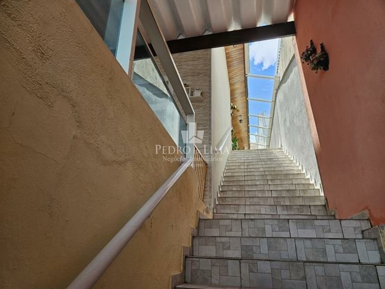 Casa assobradada no Cangaíba, com 3 dormitórios, 1 vaga e 130 m².