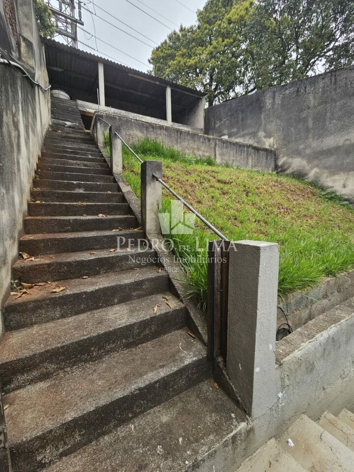 Casa terrea  com   amplo  quintal na Ponte Rasa 