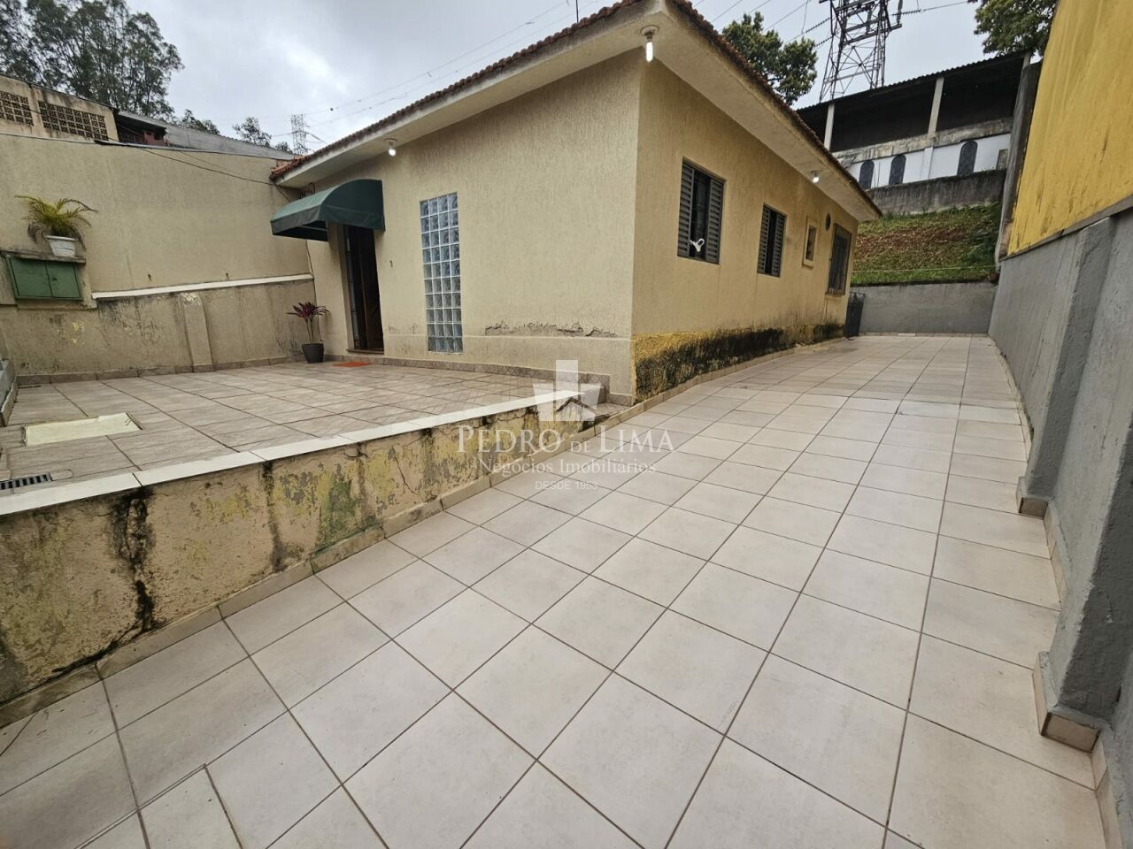 Casa terrea  com   amplo  quintal na Ponte Rasa 