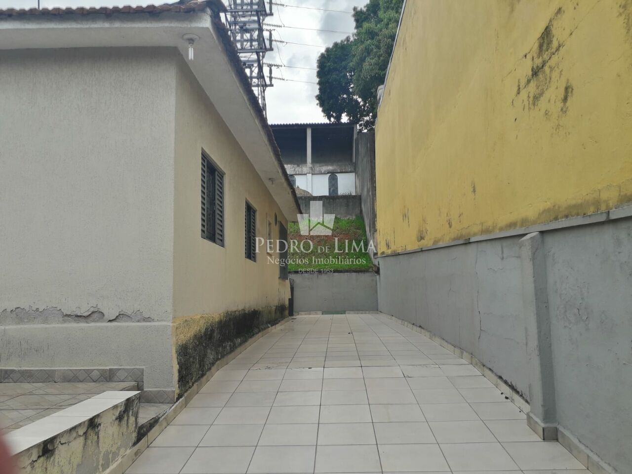 Casa terrea  com   amplo  quintal na Ponte Rasa 