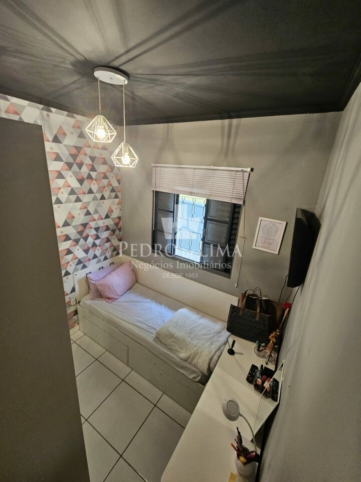 Casa terrea  com   amplo  quintal na Ponte Rasa 