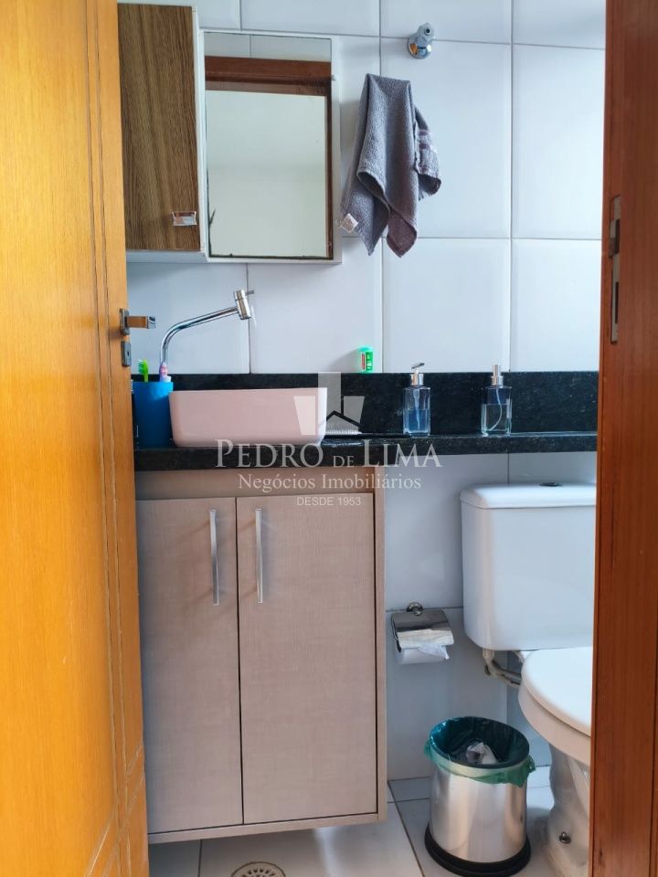 Sobrado de Condomínio com dois quartos sendo um com sacada e uma vaga de garagem na Ponte Rasa