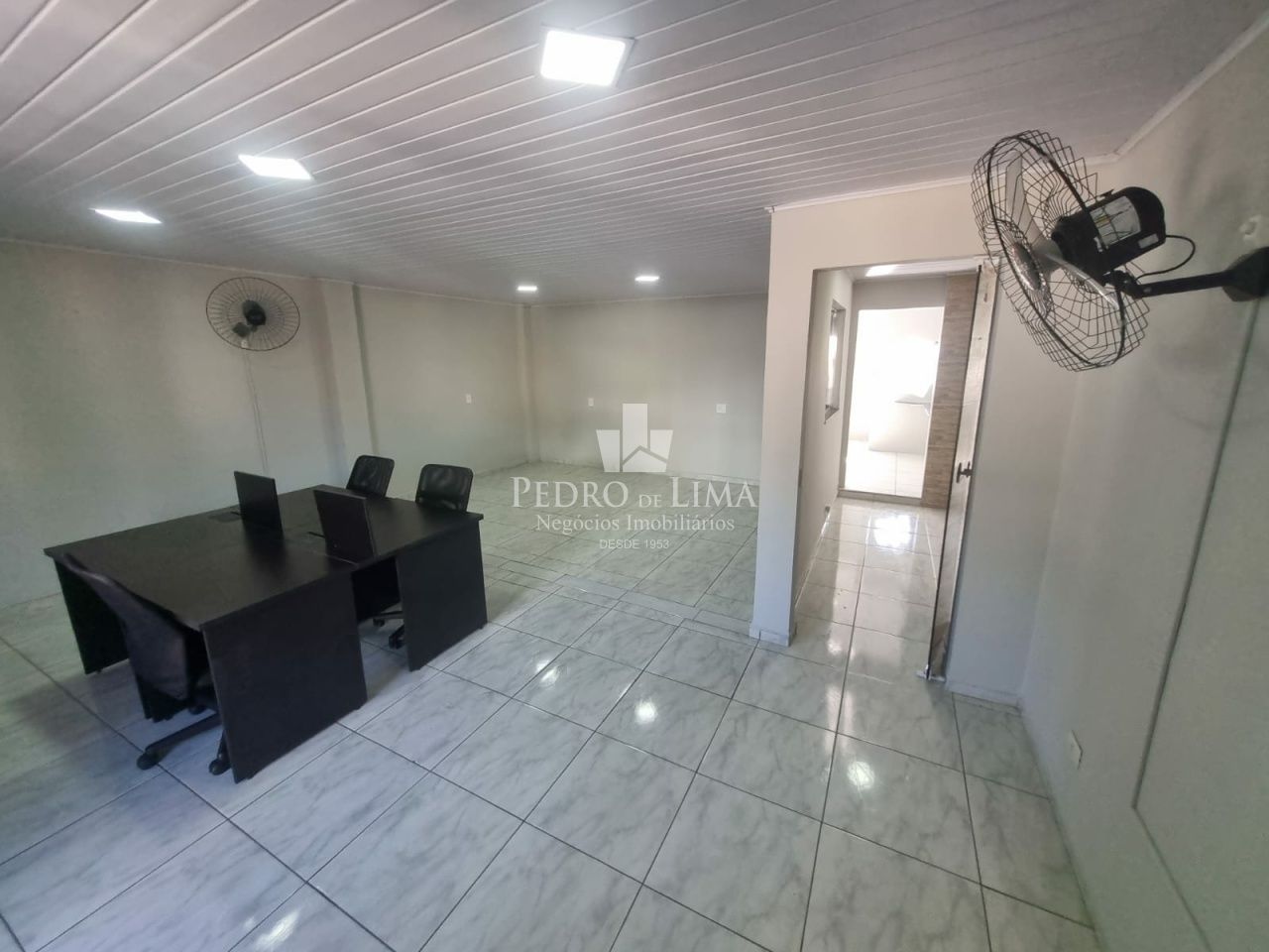 Casa Térrea com 2 dormitórios, sala, cozinha, banheiro, área de serviço, 1 vaga - Região Penha